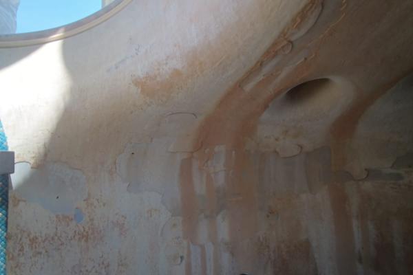 Condizione originale del reattore con corrosione attiva e degrado superficiale prima dell’intervento di ricostruzione Belzona.