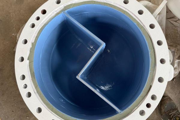 Camera interna rivestita Belzona 1341 con barriera ad alte prestazioni per scambiatori industriali.